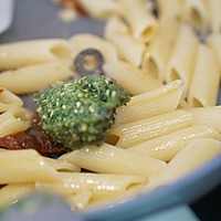 意大利面｜迷人绿色的青酱，轻松在家搞定一款罗勒青酱培根意面的做法图解8