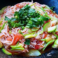 #刘畊宏女孩减脂饮食#番茄炒西葫芦金针菇的做法图解10