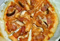 披萨入门基本款--番茄培根披萨，超详细解码全流程的做法