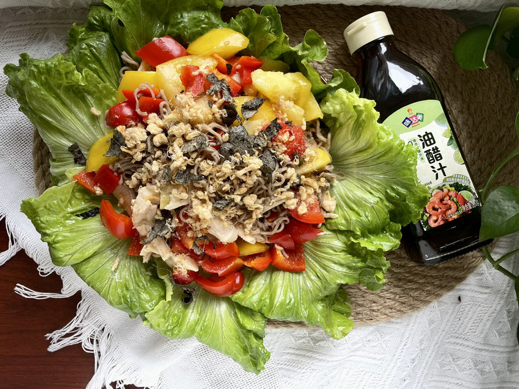 夏日清爽沙拉菜l油醋汁鸡胸肉拌面的做法