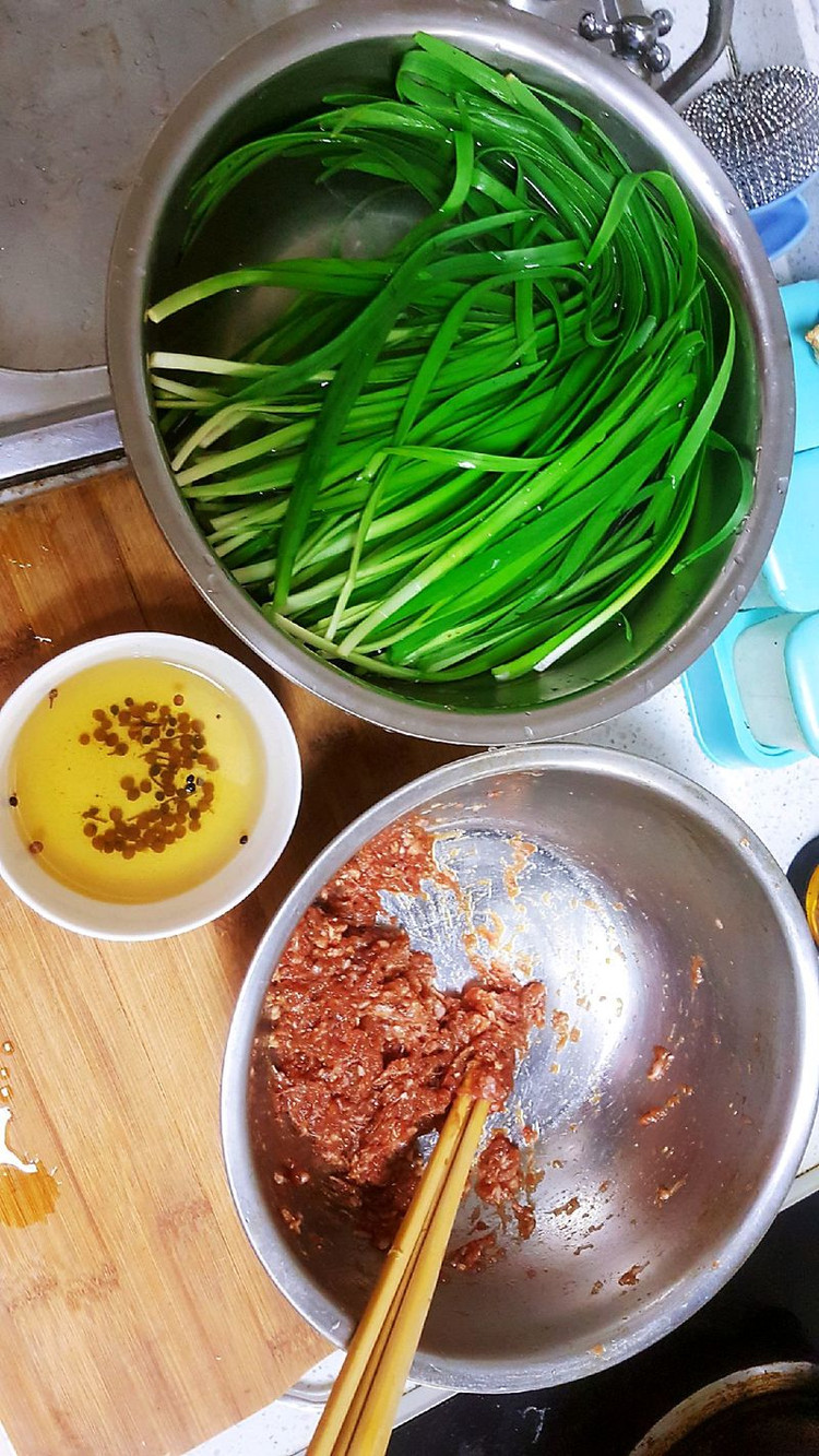 韭菜牛肉水饺的做法