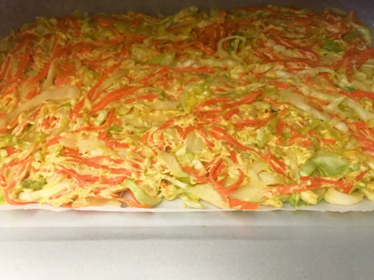 胡萝卜包菜饼——素食·一人食的做法图解2