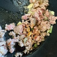 豌豆炒肉末的做法图解4