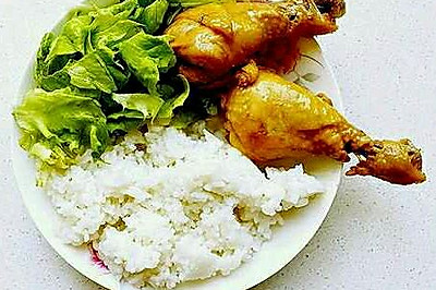 鸡腿米饭盘