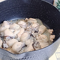 #仙女们的私藏鲜法大PK#蒜蓉粉丝牡蛎煲的做法图解7
