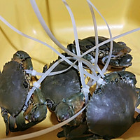 青蟹蛤蜊海鲜米面的做法图解1