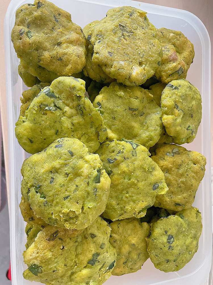 减脂低卡——菠菜鸡胸肉玉米面饼的做法