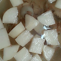 暖身滋润健脾胃--枸杞萝卜猪骨汤的做法图解3