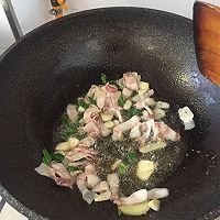 黄花菜炒肉的做法图解7