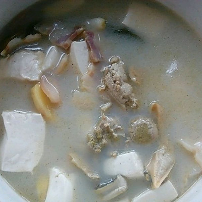 咸肉河蚌豆腐汤