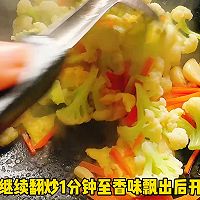 #鸡汁入家宴 感恩正当“食”# 鸡汁花菜炒蛋的做法图解3