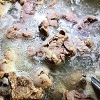 小土豆烧排骨的做法图解2