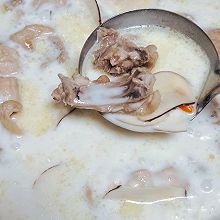 浓郁的椰浆鸡汤