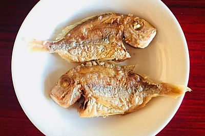 「快手菜」油煎赤棕鱼