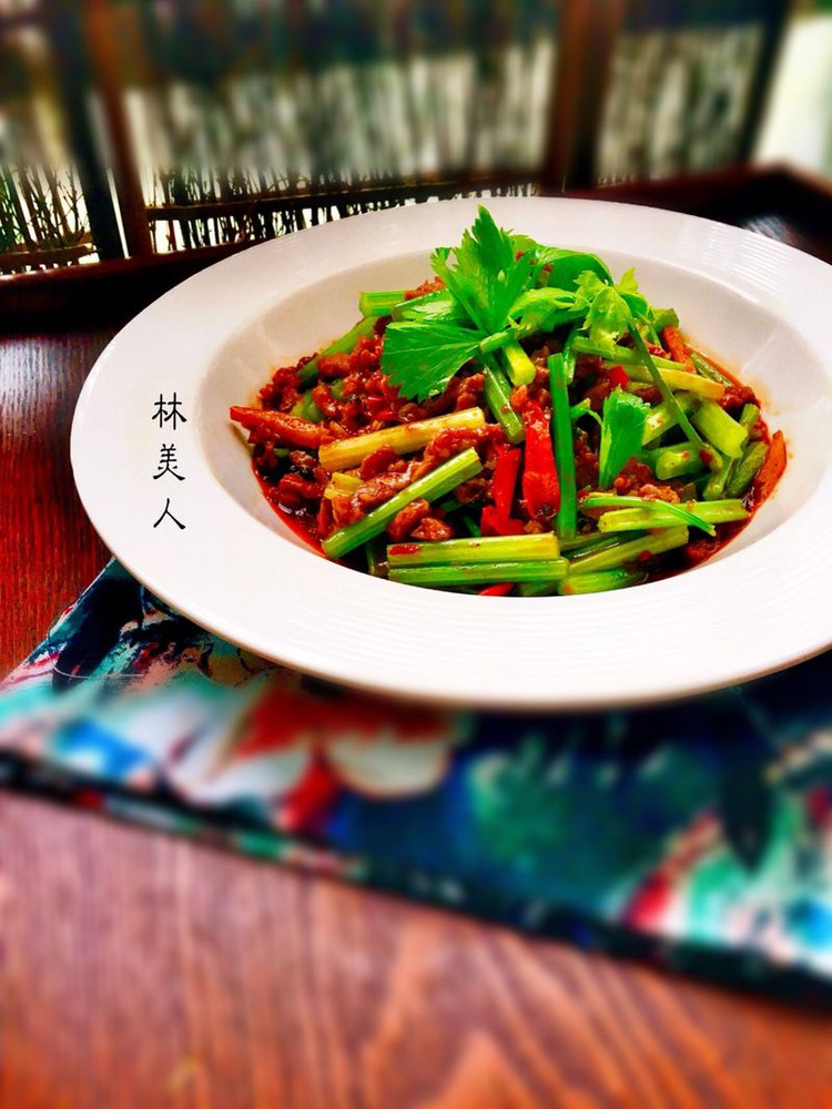 芹菜牛肉丝的做法