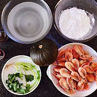 这个季节北极虾最好吃，金汤加拿大北极虾饺家常菜！！的做法图解2