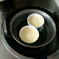 蜂蜜牛奶炖蛋的做法图解6