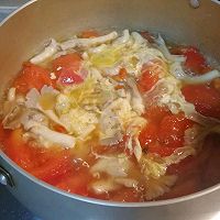 平菇番茄鸡蛋汤的做法图解5