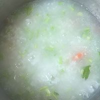 芹菜明虾粥的做法图解5