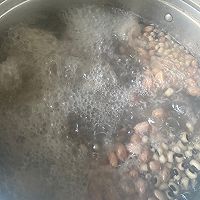 眉豆花生鸡脚汤的做法图解8