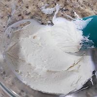 海盐焦糖迷你芝士蛋糕 制作简单 只需烤20分钟 香甜更细腻的做法图解5