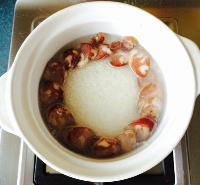 大虾腊肠煲仔饭|养老公不重样的做法图解1