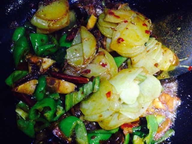 土豆片回锅肉～回锅肉已炉火纯青，每次光盘让我很有成就感的做法图解5