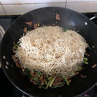 好吃到舔盘的蒜苔肉片焖面的做法图解13