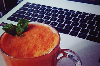 雪梨+胡萝卜榨汁