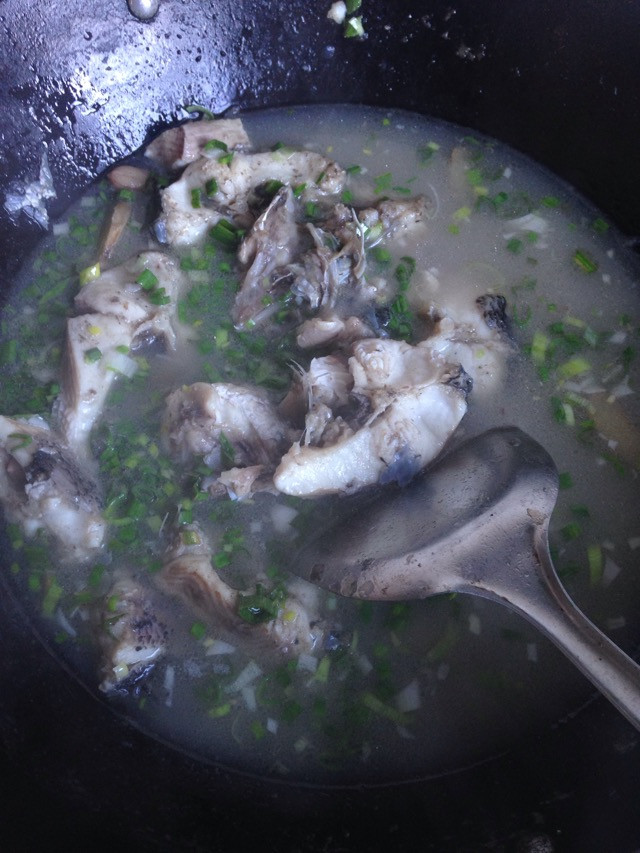 黑鱼花生米汤的做法