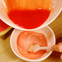 夏天限定美味，冰凉软糯的西瓜椰汁马蹄糕的做法图解6