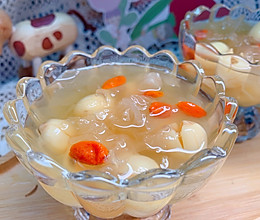 夏日清凉甜品银耳莲子枸杞糖水银耳羹的做法