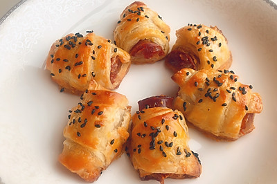 手抓饼版腊肠牛角包