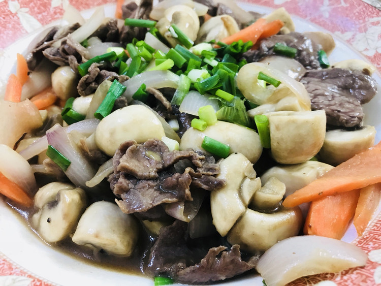 白蘑菇炒牛肉的做法