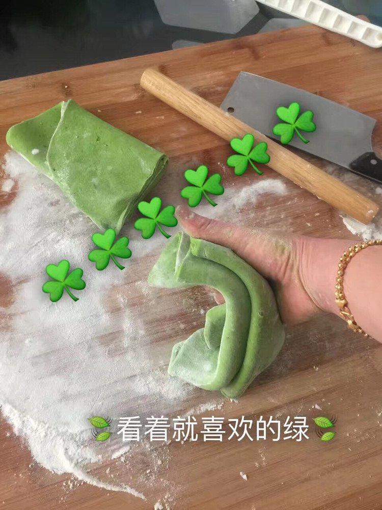 菠菜汁鲜面条的做法