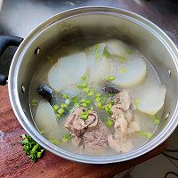【家常菜】箩卜木耳大骨汤的做法图解3
