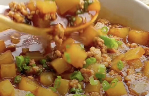 入门下饭菜 烧土豆丁，汁能吃两碗