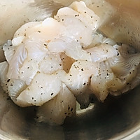 快手减脂餐 黑胡椒爱好者的首选 黑胡椒龙利鱼柳的做法图解1