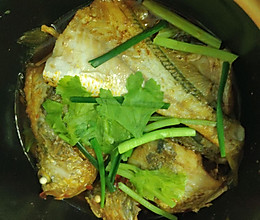 砂煲炖黄花鱼的做法