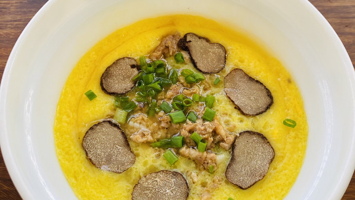 黑松露肉沫蒸鸽子蛋