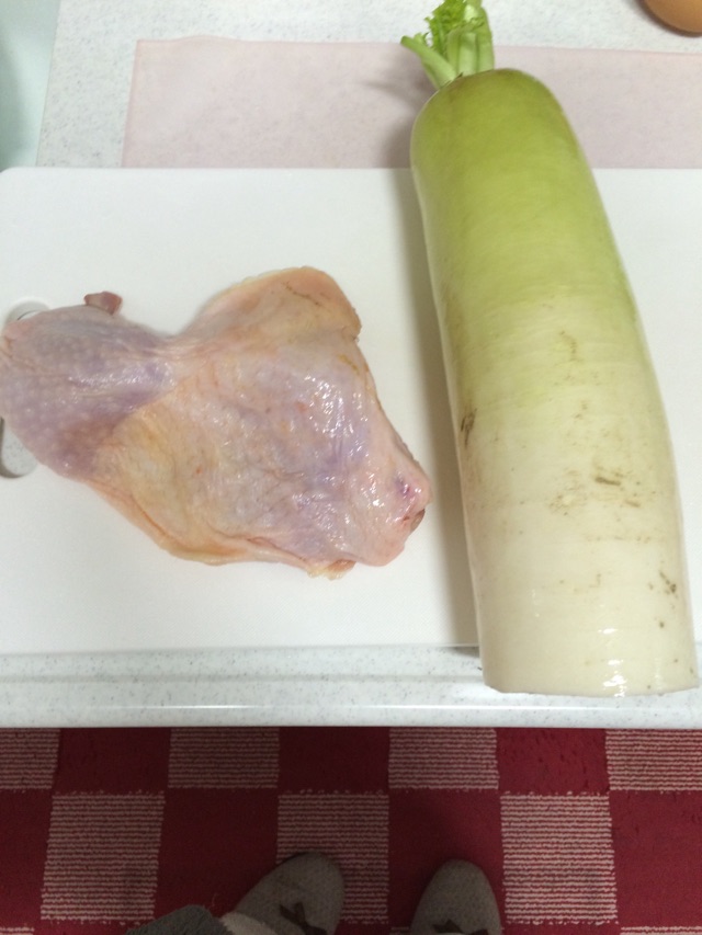 日式萝卜炖鸡肉的做法图解1