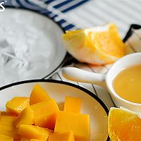 冰凉美味的芒果橙汁的做法图解1