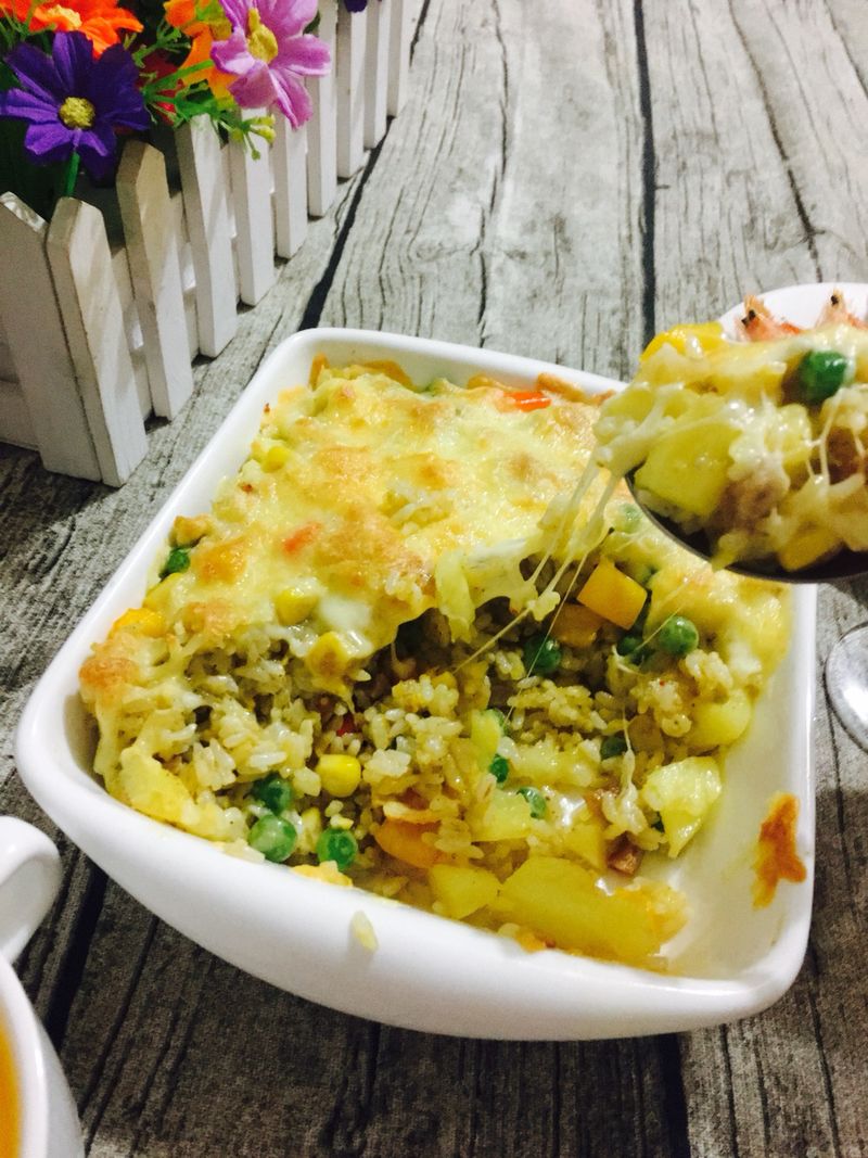 Baked rice with pineapple