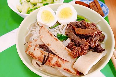 鱼饼菌子汤面