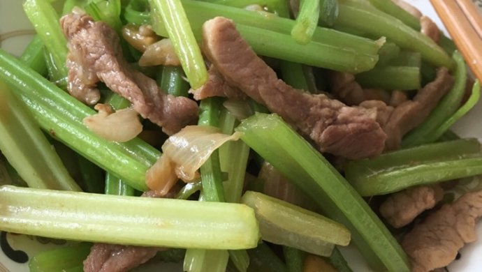 芹菜炒肉（早餐配菜）