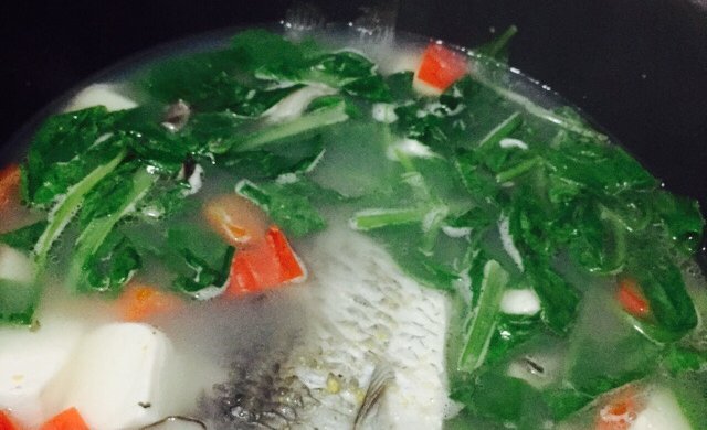 鲜菇鲫鱼豆腐汤