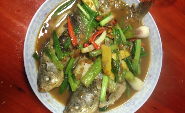黄豆酱烧鲫鱼