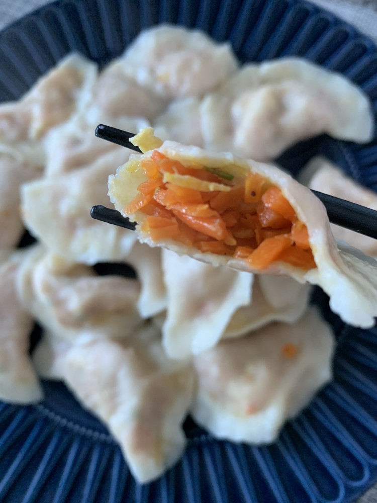 专治宝宝不吃菜：胡萝卜鸡蛋虾米饺子的做法