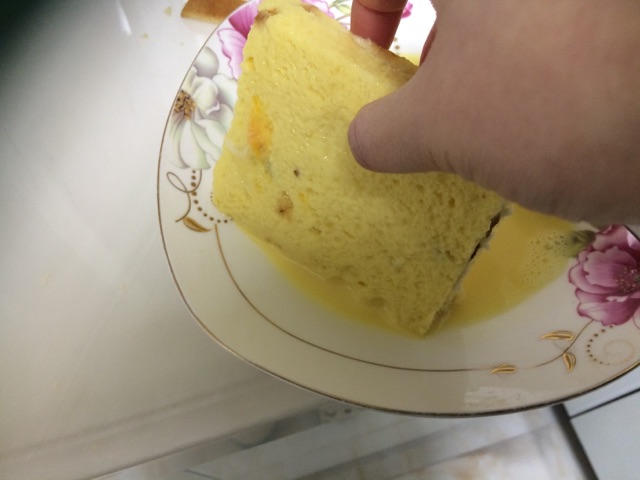 吐司变身：奶黄熔岩西多士的做法图解15