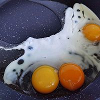 #橄享国民味 热烹更美味# 海参蛋炒饭的做法图解1